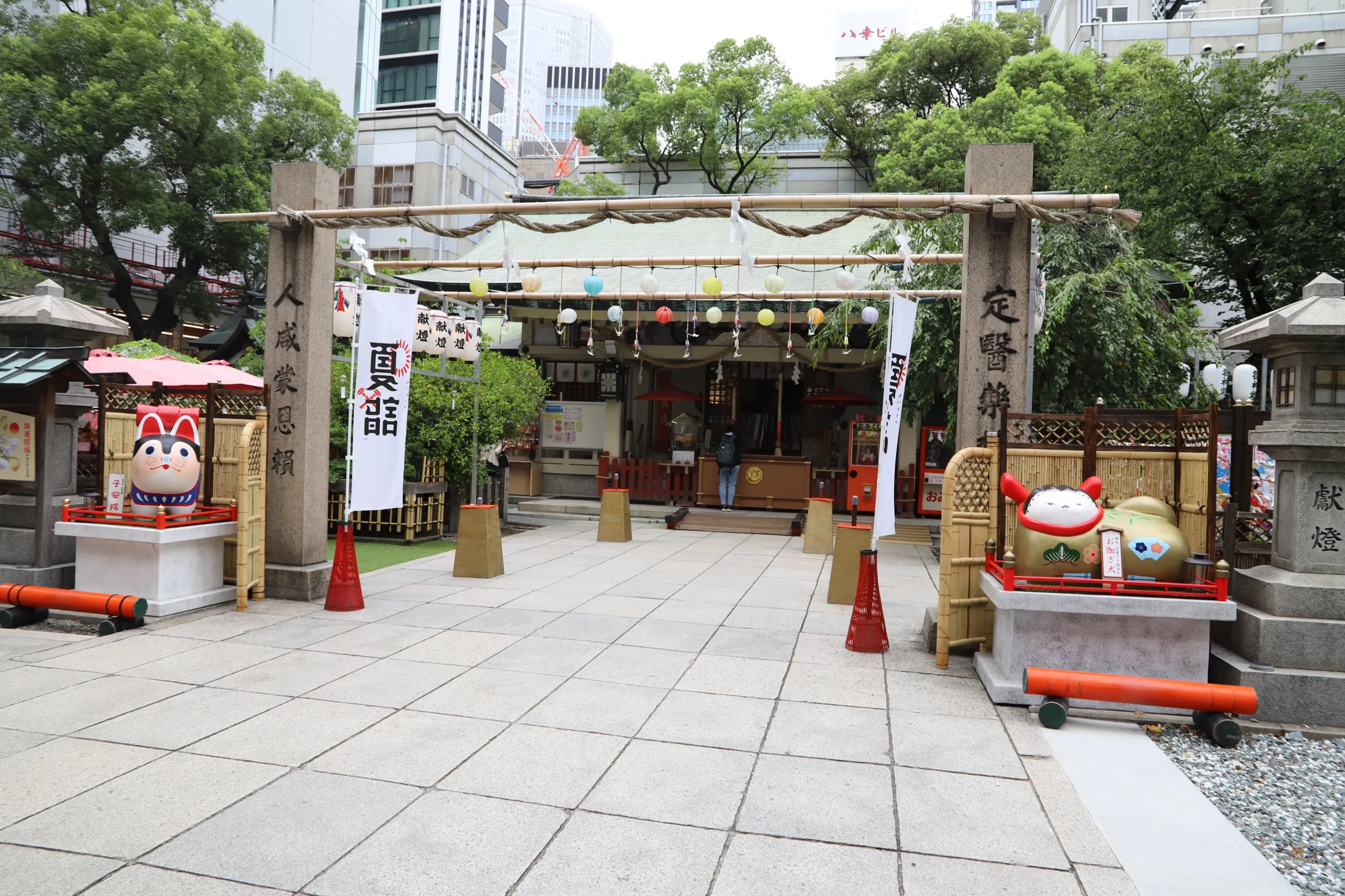 Summer festival lanterns and dog statues at Tsuyunoten Shrine in Umeda, Osaka