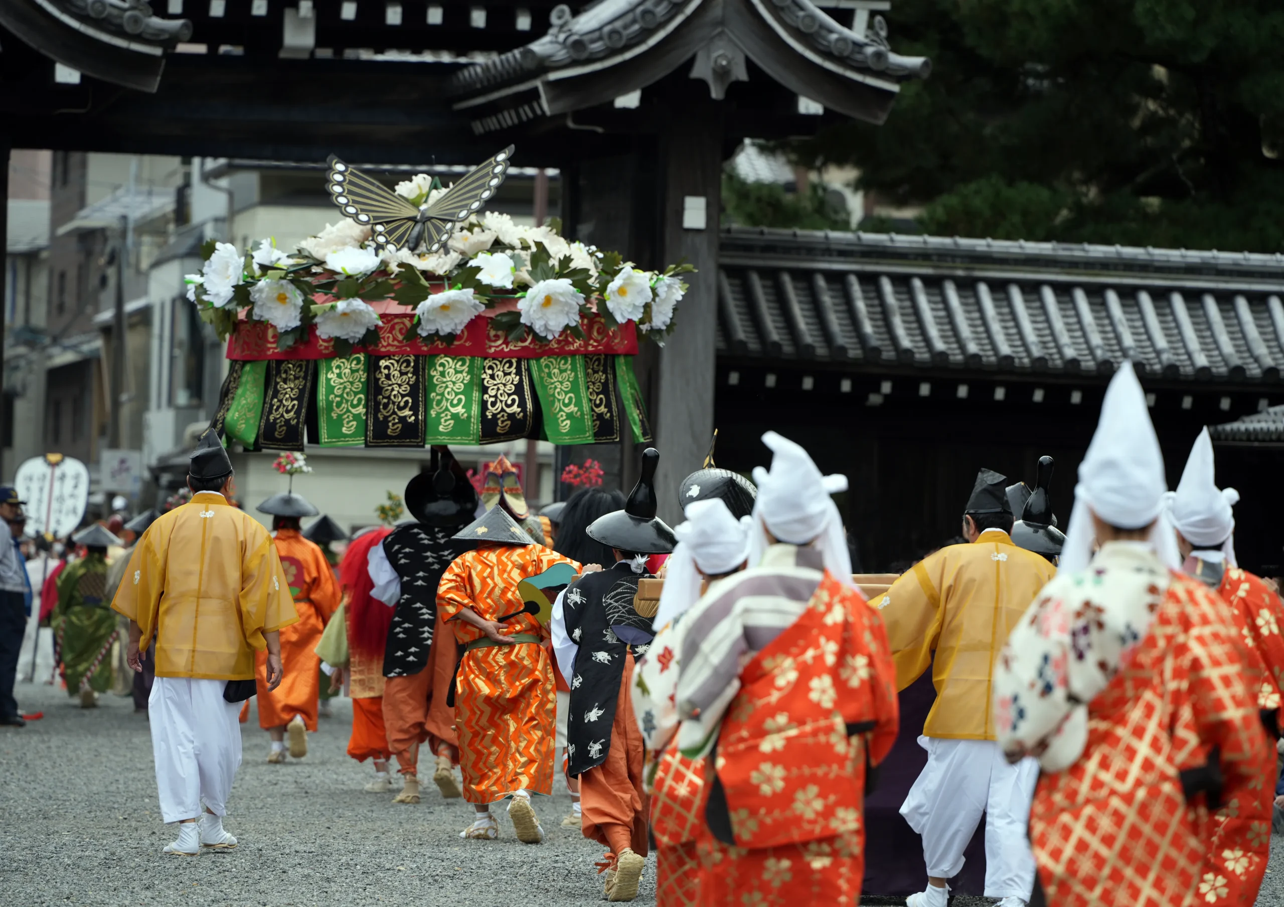 Participants in the Muromachi Rakuchu Fuzoku group at Kyoto’s Jidai Matsuri