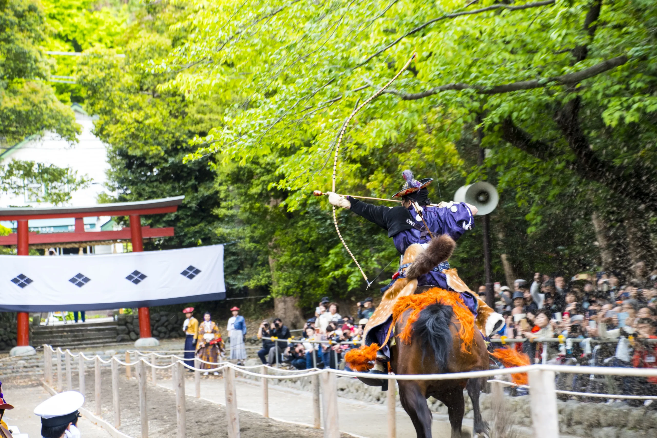 Takeda-school yabusame at Tsurugaoka Hachimangu during the spring Kamakura Festival.