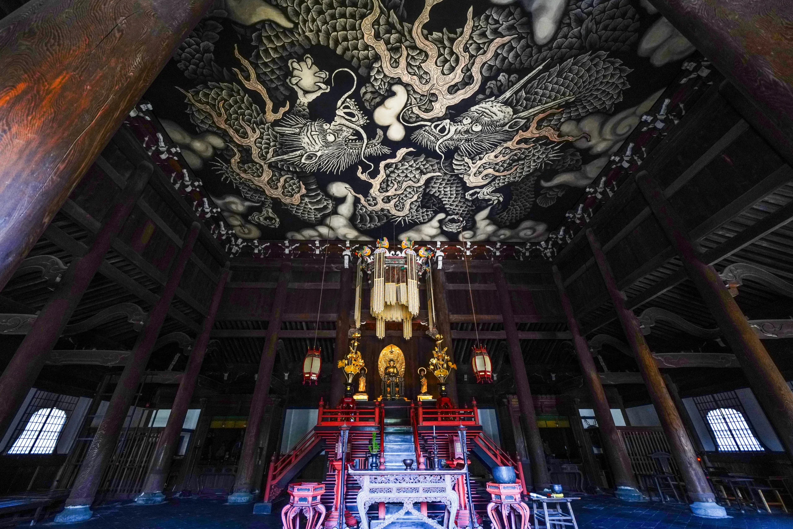 Twin Dragons painting on the ceiling of the Dharma Hall at Kenninji Temple in Kyoto.